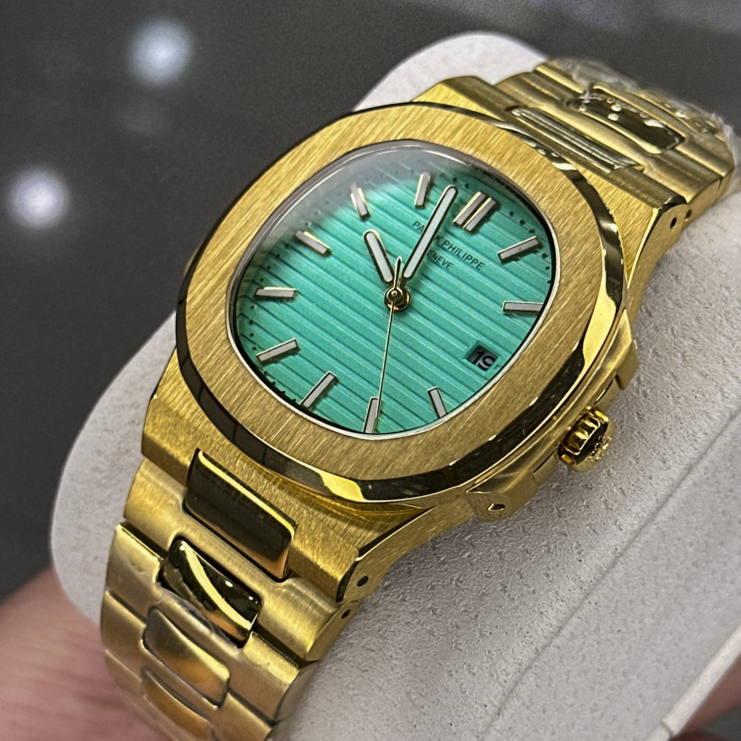 ساعت مچی مردانه پتک فیلیپ ناتیلوس طلایی صفحه آبی تیفانی M8058-4