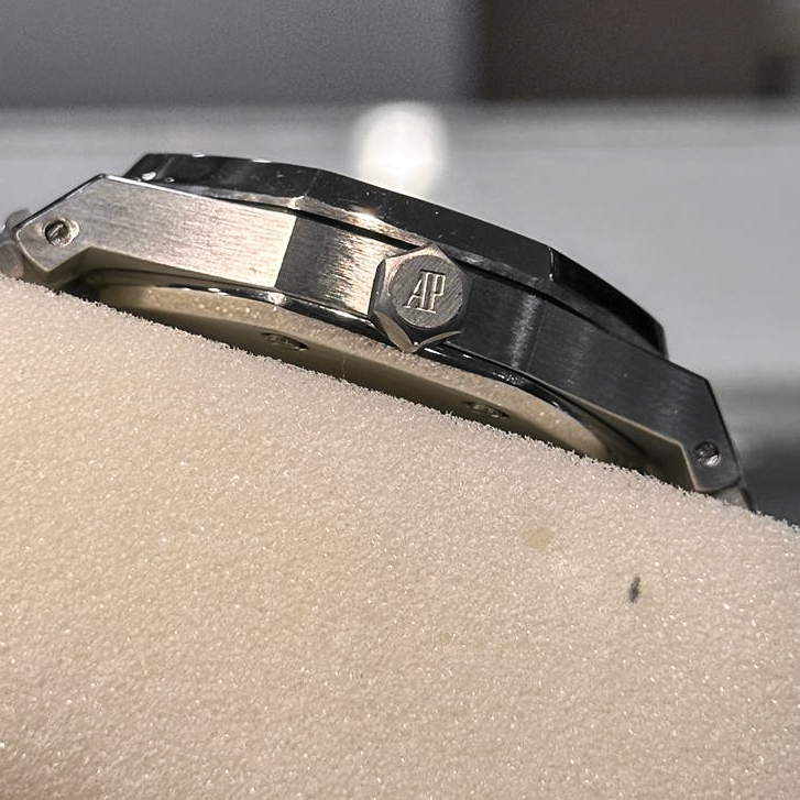 ساعت ای پی رویال اوک مشکی مدل  Ap Royal Oak black dial FW0058