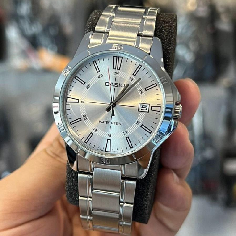 ساعت عقربه ای مردانه کاسیو خلبانی نقره ای صفحه سفید MTP-V004D-