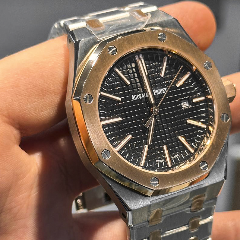 ساعت ای پی رویال اوک نقره ای رزگلد مدل  Ap Royal Oak Silver Rose FW0058