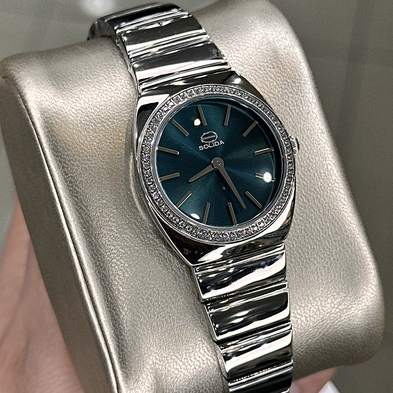 خرید قسطی | ساعت زنانه سولیدا اورجینال استیل نقره ای صفحه آبی کله غازی S4137/3