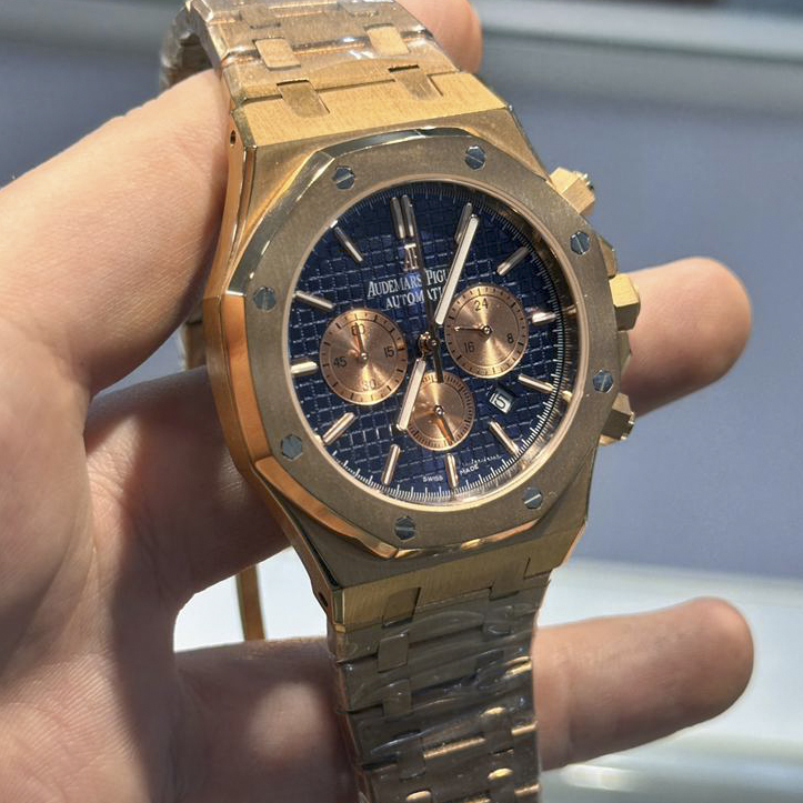 ساعت ای پی رویال اوک سه موتوره کرنوگراف  Ap Royal Oak Rosechrono FW0058