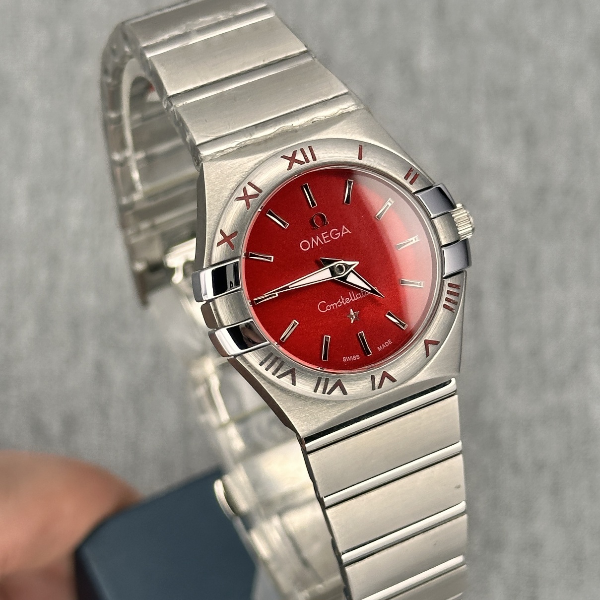 خرید قسطی | ساعت زنانه امگا کانستلیشن صفحه قرمز 93330138