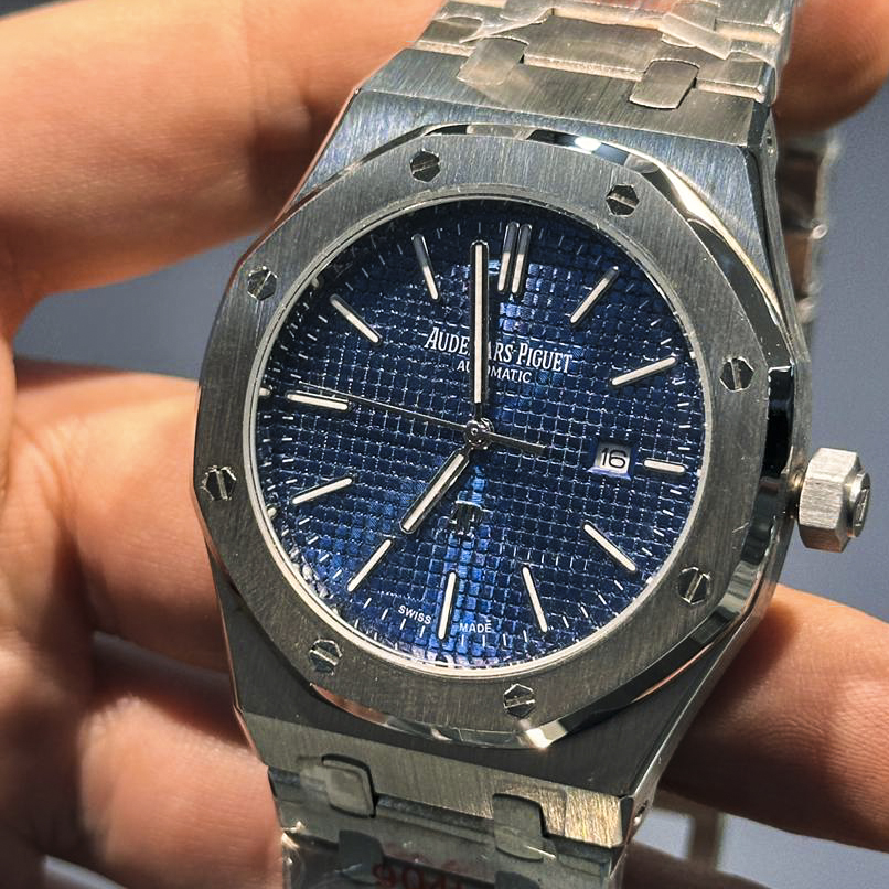 ساعت ای پی رویال اوک صفحه سرمه ای مدل  Ap Royal Oak blue FW0058