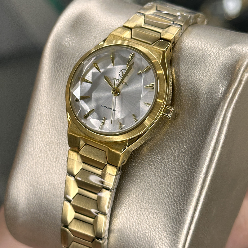 خرید قسطی | ساعت زنانه ویتوریا اورجینال طلایی شیشه تراش  3393/5